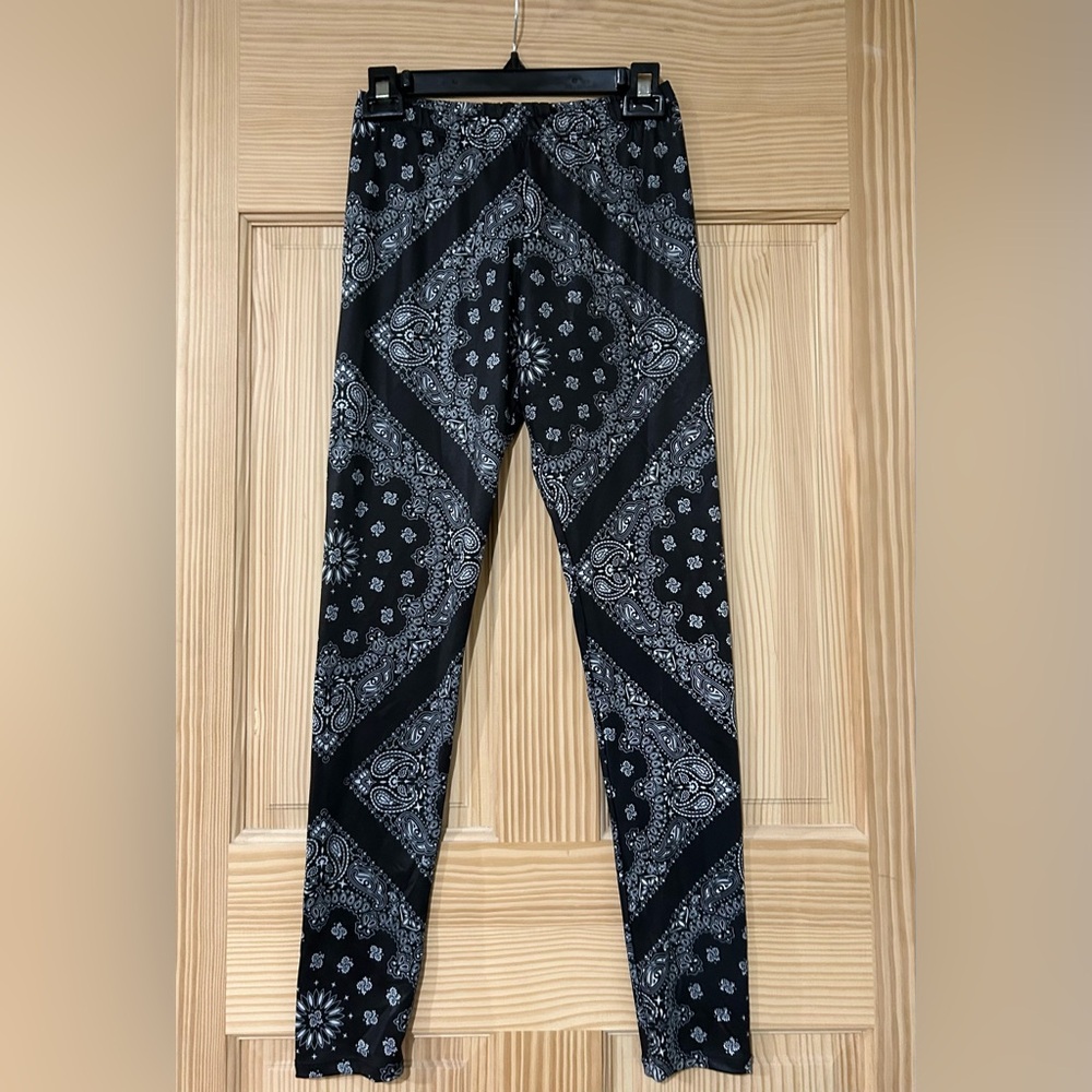 Black and Gray Patterned Leggings